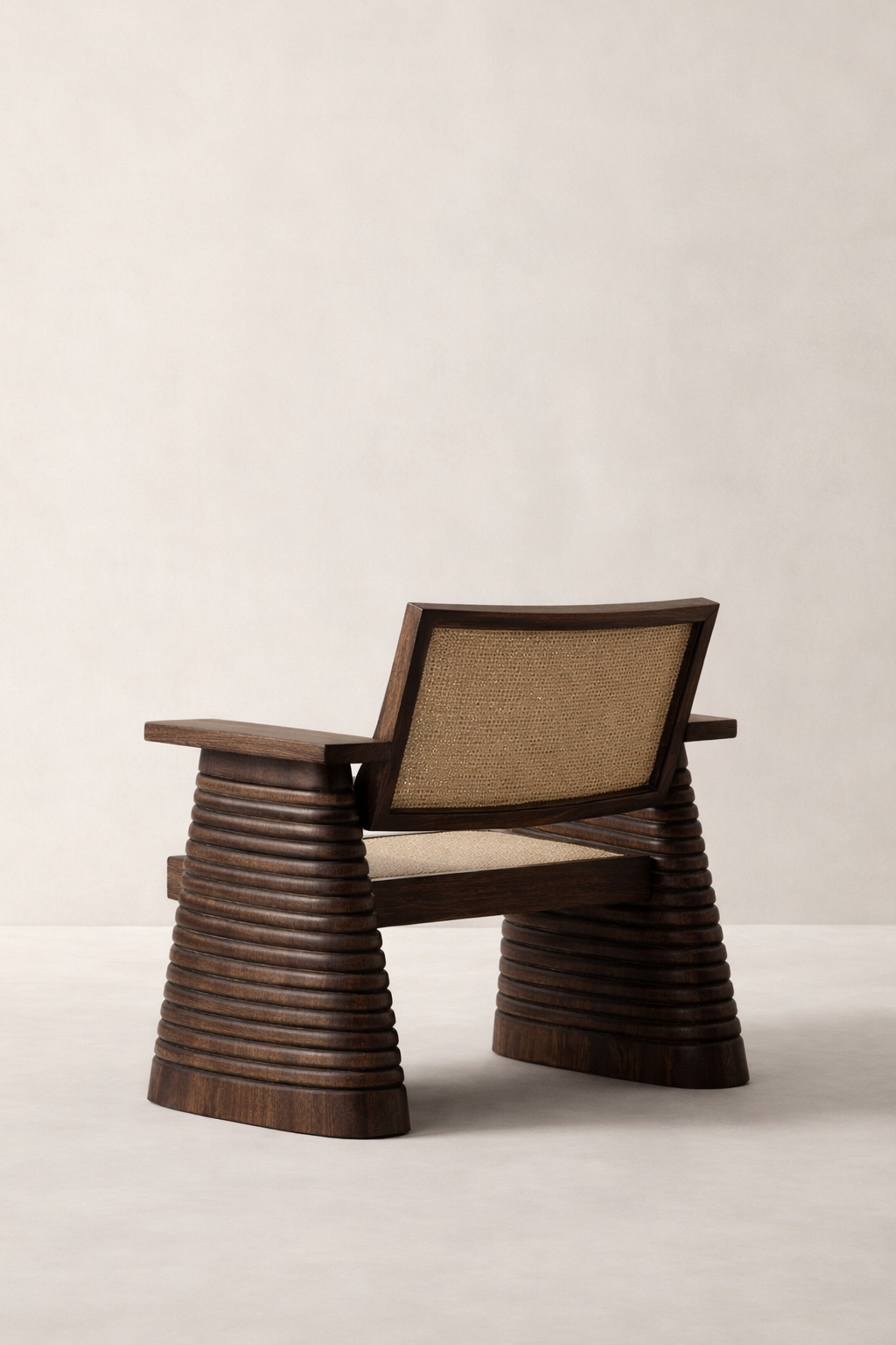 torna detaylı masif ahşap koltuk, hasır sırtlı modern rustic koltuk özel ölçü, rattan detaylı tekli koltuk tasarım, sipariş mobilya doğal ahşap koltuk, ısmarlama mobilya modern berjer