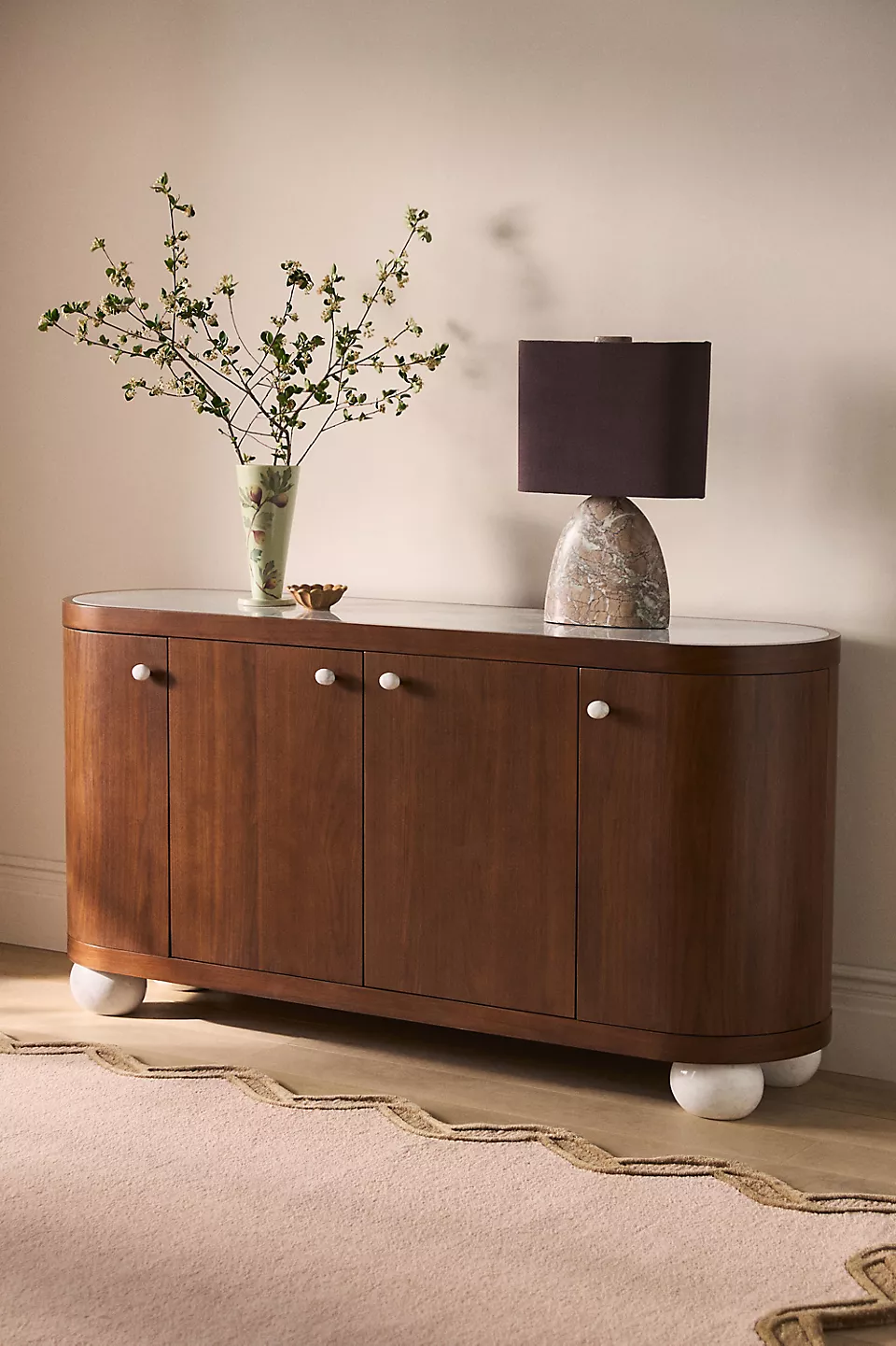 yesil lake oval form bufe tasarimi, pirinc kulplu modern sideboard, ozel uretim lake bufe dolabi, kure ayakli modern bufe tasarimi, high gloss modern bufe