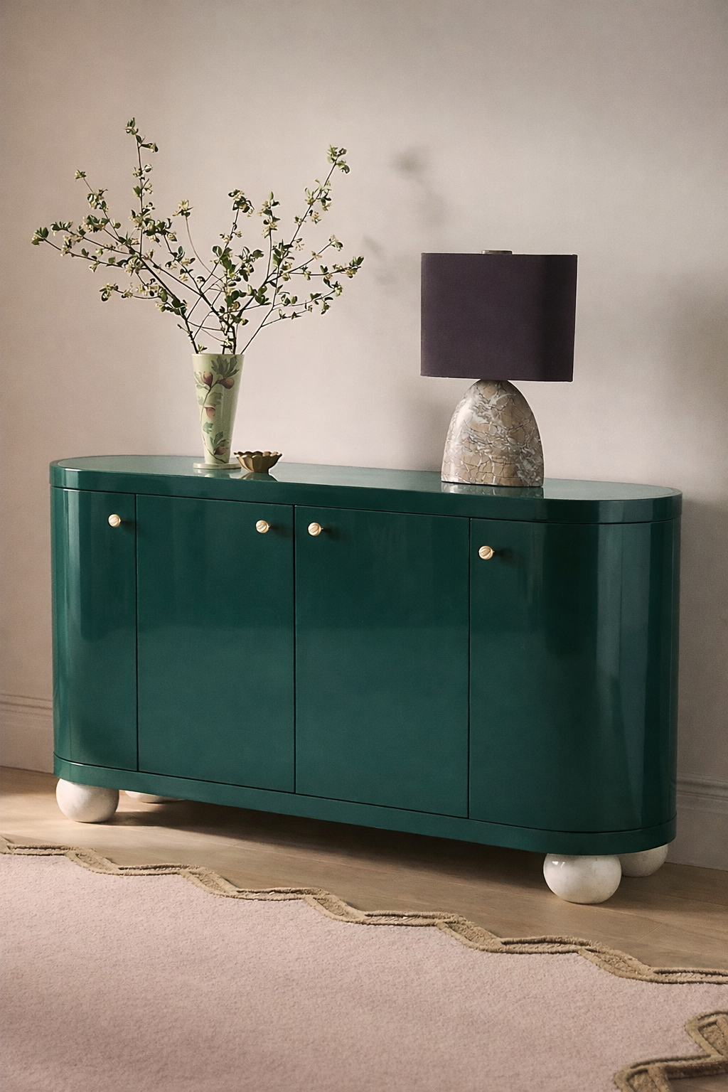 yesil lake oval form bufe tasarimi, pirinc kulplu modern sideboard, ozel uretim lake bufe dolabi, kure ayakli modern bufe tasarimi, high gloss modern bufe