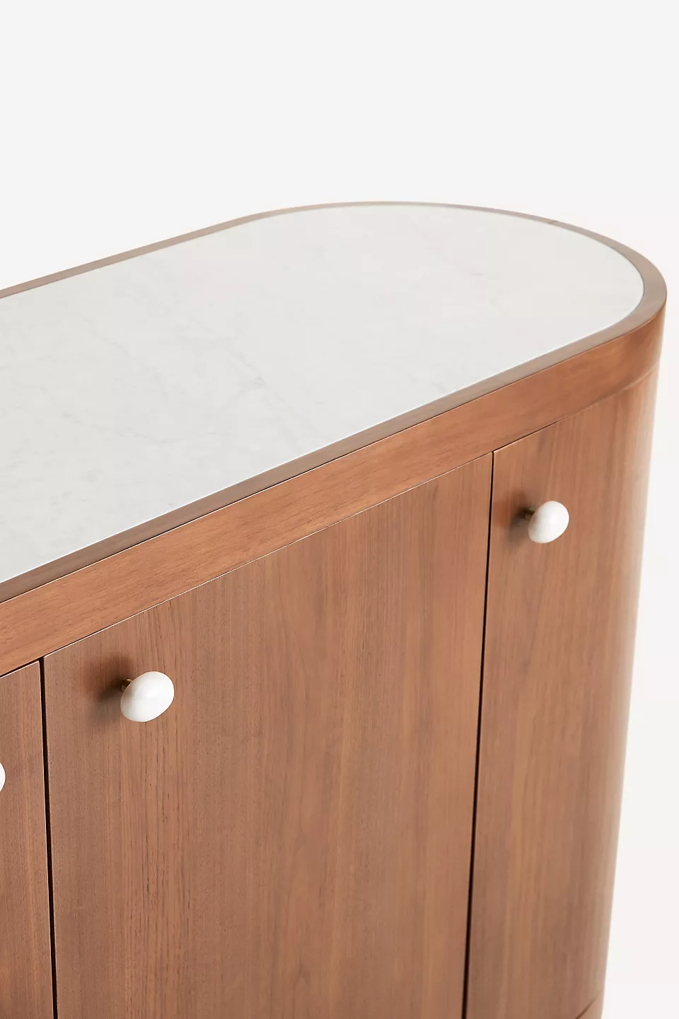 yesil lake oval form bufe tasarimi, pirinc kulplu modern sideboard, ozel uretim lake bufe dolabi, kure ayakli modern bufe tasarimi, high gloss modern bufe