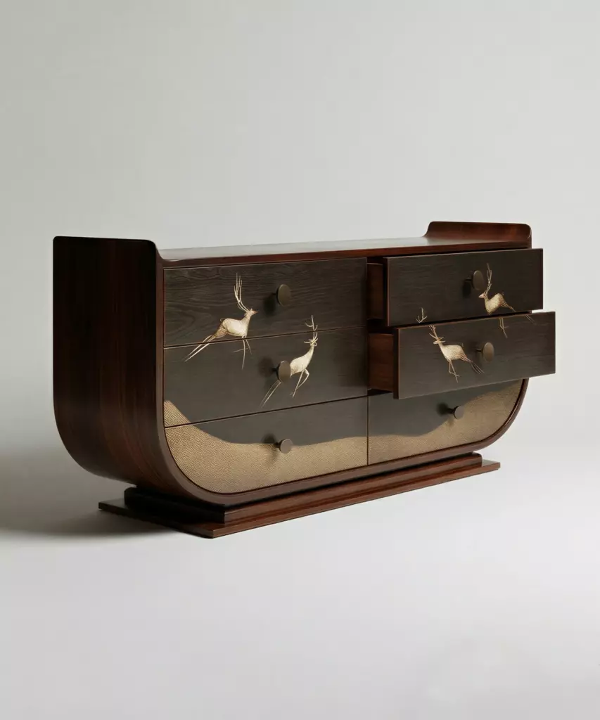 kavisli koyu ahşap dresuar el işçiligi, kakma desenli özel ölçü konsol, modern sanat objesi dresuar tasarım, sipariş mobilya dekoratif console, ısmarlama mobilya çekmeceli dresuar