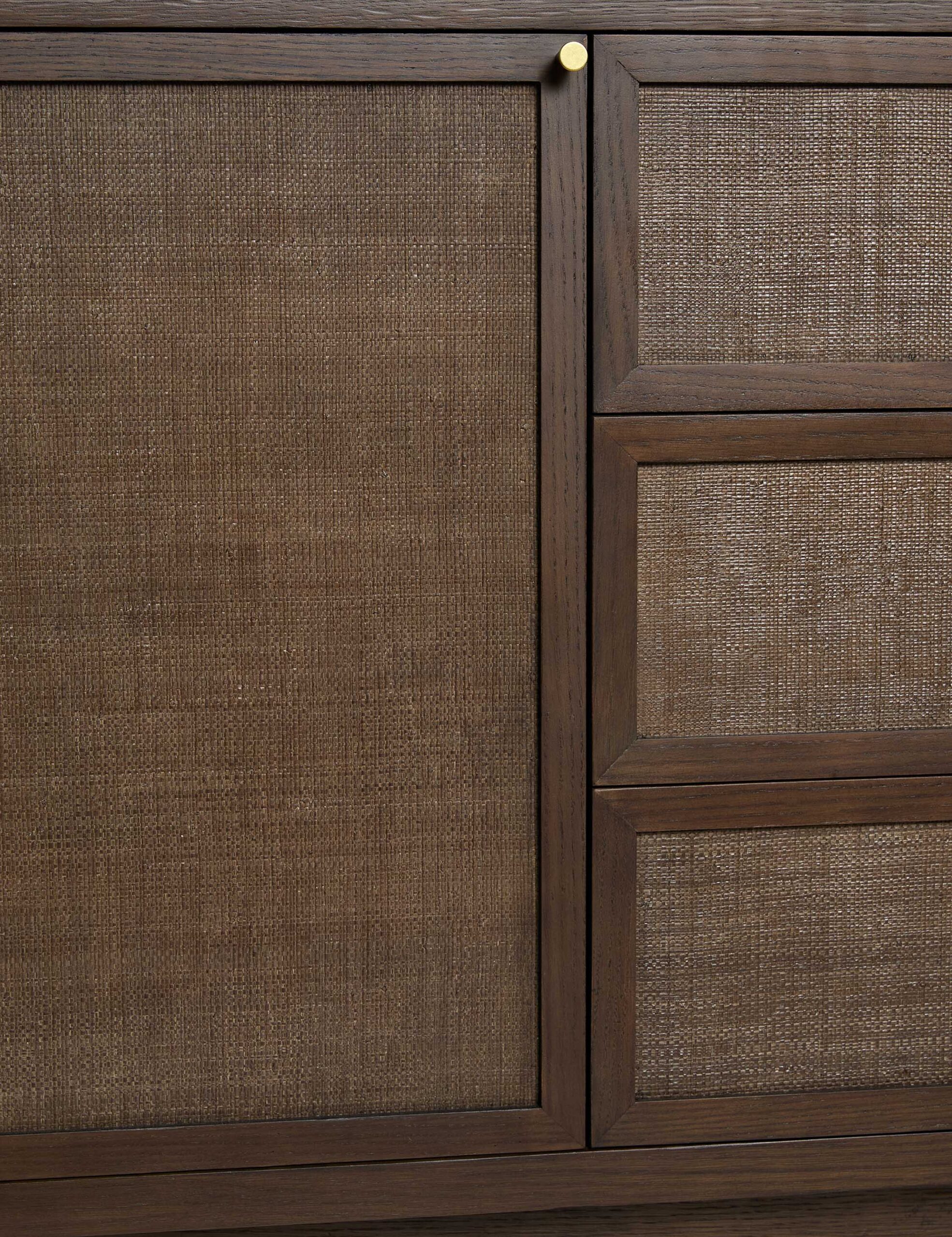 meşe gövdeli rattan panel büfe, japandi tarzı doğal ahşap sideboard tasarımı, masif meşe çekmeceli rattan kapaklı büfe, özel üretim skandinav stil büfe dolabı, doğal dokulu minimal ahşap büfe