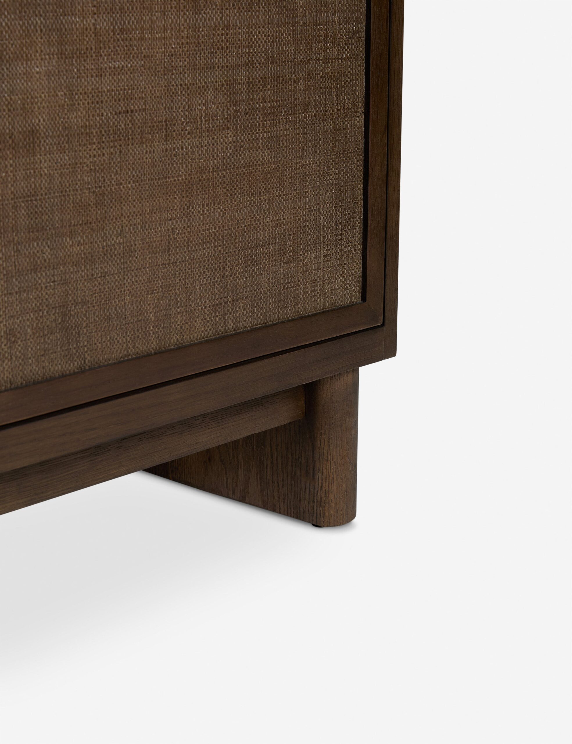 meşe gövdeli rattan panel büfe, japandi tarzı doğal ahşap sideboard tasarımı, masif meşe çekmeceli rattan kapaklı büfe, özel üretim skandinav stil büfe dolabı, doğal dokulu minimal ahşap büfe