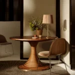 tek ayaklı yuvarlak masa masif ahşap özel üretim, konik ayaklı pedestal masa özel ölçü sipariş mobilya, ısmarlama mobilya minimal dining table ahşap tasarım, kademeli ayaklı masa modern klasik stil, masif meşe yuvarlak masa heykelsi form tasarım