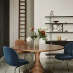 tek ayaklı yuvarlak masa masif ahşap özel üretim, konik ayaklı pedestal masa özel ölçü sipariş mobilya, ısmarlama mobilya minimal dining table ahşap tasarım, kademeli ayaklı masa modern klasik stil, masif meşe yuvarlak masa heykelsi form tasarım
