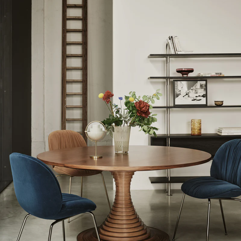 tek ayaklı yuvarlak masa masif ahşap özel üretim, konik ayaklı pedestal masa özel ölçü sipariş mobilya, ısmarlama mobilya minimal dining table ahşap tasarım, kademeli ayaklı masa modern klasik stil, masif meşe yuvarlak masa heykelsi form tasarım