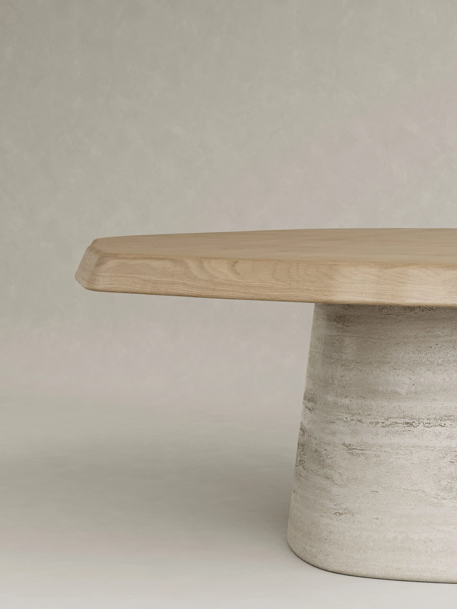 organik formlu masif ahşap masa özel ölçü, traverten ayaklı yuvarlak masa sipariş mobilya, ısmarlama mobilya doğal kenar dining table, heykelsi minimal masa tasarım, japandi stil ahşap masa doğal taş ayak