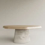 organik formlu masif ahşap masa özel ölçü, traverten ayaklı yuvarlak masa sipariş mobilya, ısmarlama mobilya doğal kenar dining table, heykelsi minimal masa tasarım, japandi stil ahşap masa doğal taş ayak