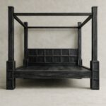dört direkli masif ahşap karyola, panel başlıklı siyah ahşap yatak çerçevesi, modern rustik dört dikmeli yatak tasarımı, özel üretim masif ahşap canopy bed, mimari form siyah ahşap karyola