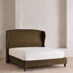 kulaklı döşemeli karyola özel ölçü, modern klasik yatak sipariş mobilya, ısmarlama mobilya kumaş kaplı karyola tasarım, wingback bed ahşap ayaklı yatak, klasik form modern yatak odası karyola