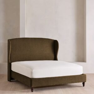 kulaklı döşemeli karyola özel ölçü, modern klasik yatak sipariş mobilya, ısmarlama mobilya kumaş kaplı karyola tasarım, wingback bed ahşap ayaklı yatak, klasik form modern yatak odası karyola