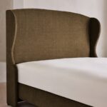 kulaklı döşemeli karyola özel ölçü, modern klasik yatak sipariş mobilya, ısmarlama mobilya kumaş kaplı karyola tasarım, wingback bed ahşap ayaklı yatak, klasik form modern yatak odası karyola