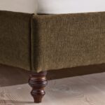 kulaklı döşemeli karyola özel ölçü, modern klasik yatak sipariş mobilya, ısmarlama mobilya kumaş kaplı karyola tasarım, wingback bed ahşap ayaklı yatak, klasik form modern yatak odası karyola