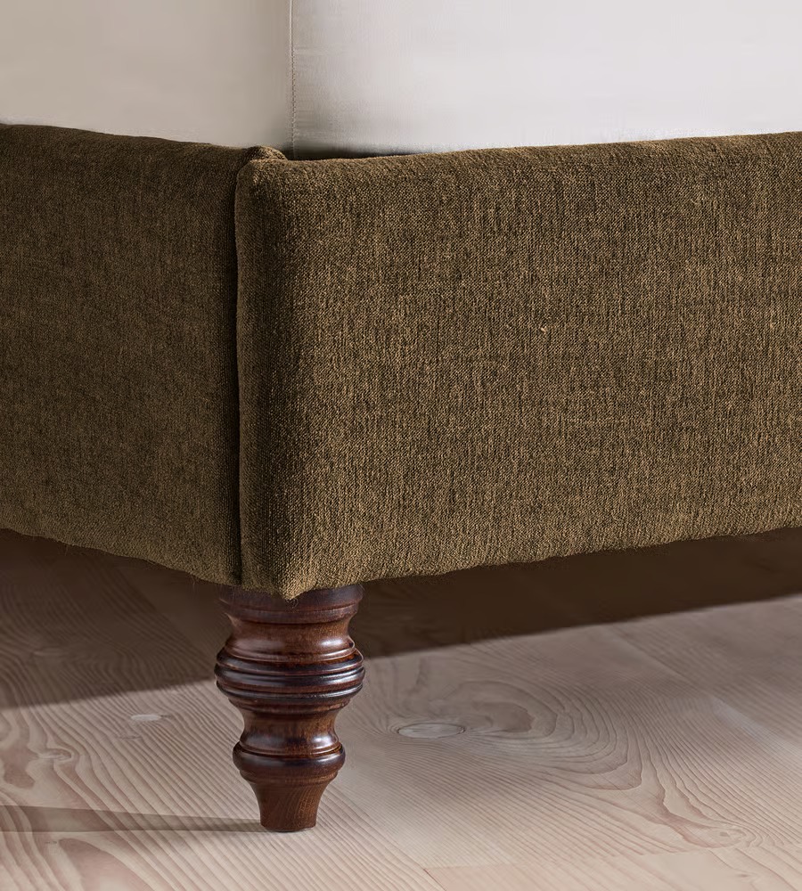 kulaklı döşemeli karyola özel ölçü, modern klasik yatak sipariş mobilya, ısmarlama mobilya kumaş kaplı karyola tasarım, wingback bed ahşap ayaklı yatak, klasik form modern yatak odası karyola