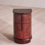 silindirik kök kaplama komodin, gizli kulplu modern bedside table, kök kaplama ahşap silindir komodin, özel üretim heykelsi yatak yanı dolabı, modern minimal ahşap komodin