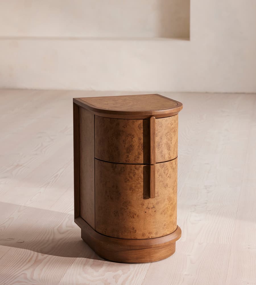 silindirik kök kaplama komodin, gizli kulplu modern bedside table, kök kaplama ahşap silindir komodin, özel üretim heykelsi yatak yanı dolabı, modern minimal ahşap komodin
