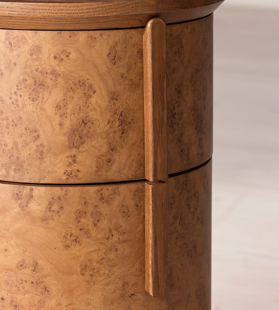 silindirik kök kaplama komodin, gizli kulplu modern bedside table, kök kaplama ahşap silindir komodin, özel üretim heykelsi yatak yanı dolabı, modern minimal ahşap komodin