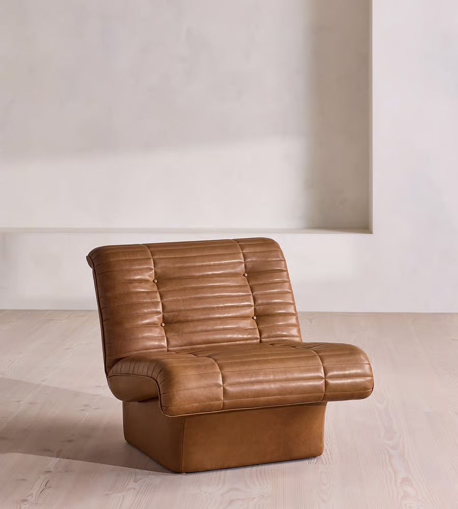 kapitone doseme modern berjer tasarimi, alcak oturumlu lounge armchair tasarimi, ozel uretim modern berjer koltuk, kapitone deri lounge chair tasarimi, modern mimari form lounge berjer