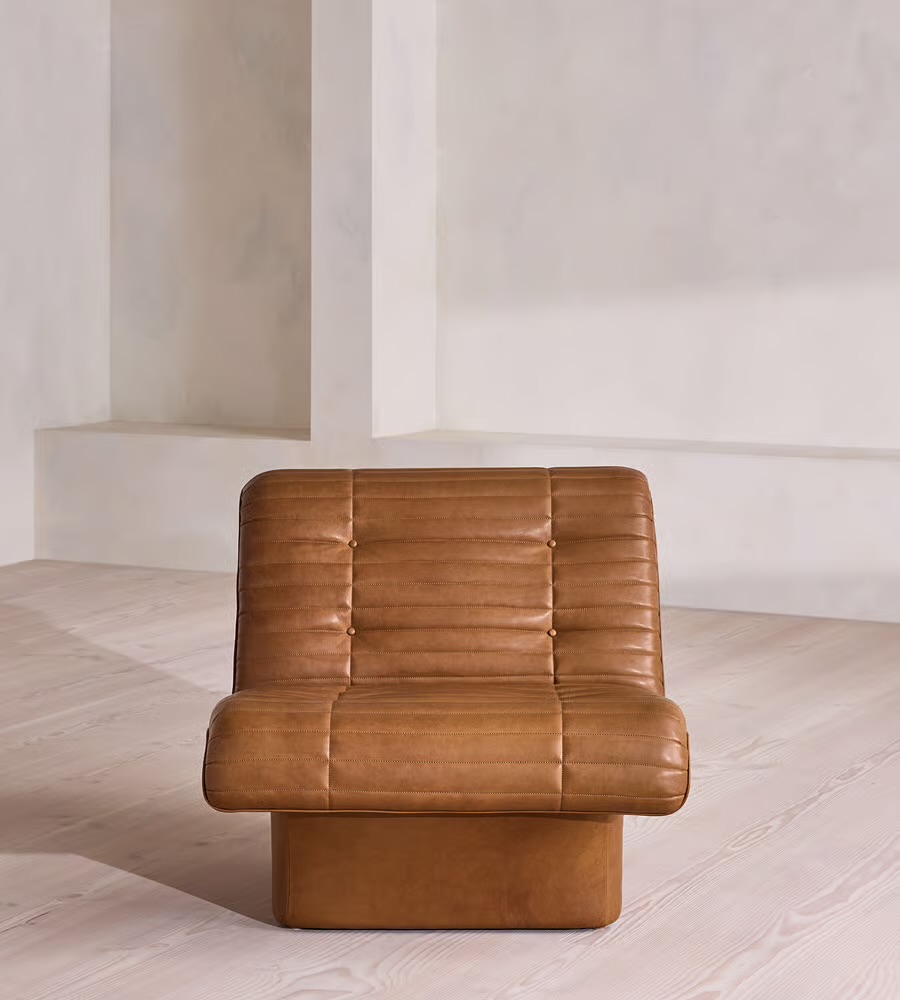 kapitone doseme modern berjer tasarimi, alcak oturumlu lounge armchair tasarimi, ozel uretim modern berjer koltuk, kapitone deri lounge chair tasarimi, modern mimari form lounge berjer