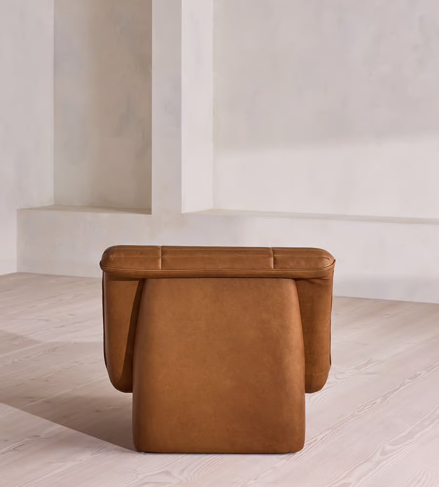 kapitone doseme modern berjer tasarimi, alcak oturumlu lounge armchair tasarimi, ozel uretim modern berjer koltuk, kapitone deri lounge chair tasarimi, modern mimari form lounge berjer