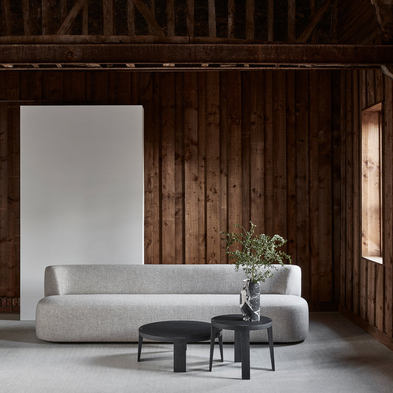 desenli dokulu modern kanepe, özel üretim blok form kanepe, özel ölçü organik form sofa, ısmarlama heykelsi kanepe tasarımı, geniş oturum monoblok kanepe