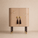 terracotta vitrin dolap özel üretim, özel ölçü sipariş mobilya ısmarlama mobilya el boyama motifli dolap, altın detaylı dekoratif vitrin dolap, oval form lüks depolama ünitesi, tasarım vitrin dolap doğal tonlar