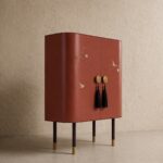 terracotta vitrin dolap özel üretim, özel ölçü sipariş mobilya ısmarlama mobilya el boyama motifli dolap, altın detaylı dekoratif vitrin dolap, oval form lüks depolama ünitesi, tasarım vitrin dolap doğal tonlar