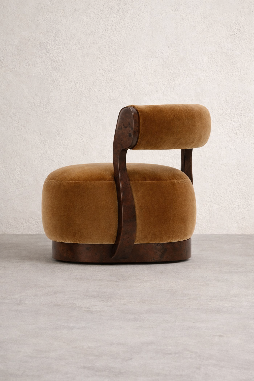 kadife dokulu yuvarlak koltuk, ahşap kollu heykelsi berjer, organik form modern koltuk, özel ölçü sipariş koltuk, ısmarlama mobilya özel üretim koltuk