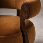 kadife dokulu yuvarlak koltuk, ahşap kollu heykelsi berjer, organik form modern koltuk, özel ölçü sipariş koltuk, ısmarlama mobilya özel üretim koltuk