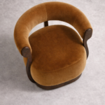 kadife dokulu yuvarlak koltuk, ahşap kollu heykelsi berjer, organik form modern koltuk, özel ölçü sipariş koltuk, ısmarlama mobilya özel üretim koltuk