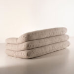 katmanlı kanepe özel üretim, özel ölçü sipariş mobilya ısmarlama mobilya yumuşak form kanepe tasarım, modern minimal kanepe krem tonlar, derin oturum konfor kanepe, lüks tasarım kanepe natural kumaş