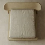 masif ahşap minimal karyola özel üretim, özel ölçü sipariş mobilya ısmarlama mobilya japandi yatak tasarımı, yuvarlatılmış form platform karyola modern, doğal ahşap yatak sade tasarım, düşük profil lüks karyola minimalist stil