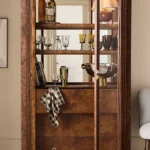 kök kaplama vitrin dolap özel üretim, cam kapaklı vitrin özel ölçü sipariş mobilya, ısmarlama mobilya modern depolama ünitesi, lüks vitrin dolap tasarım doğal malzeme, katmanlı çerçeve vitrin dekoratif dolap