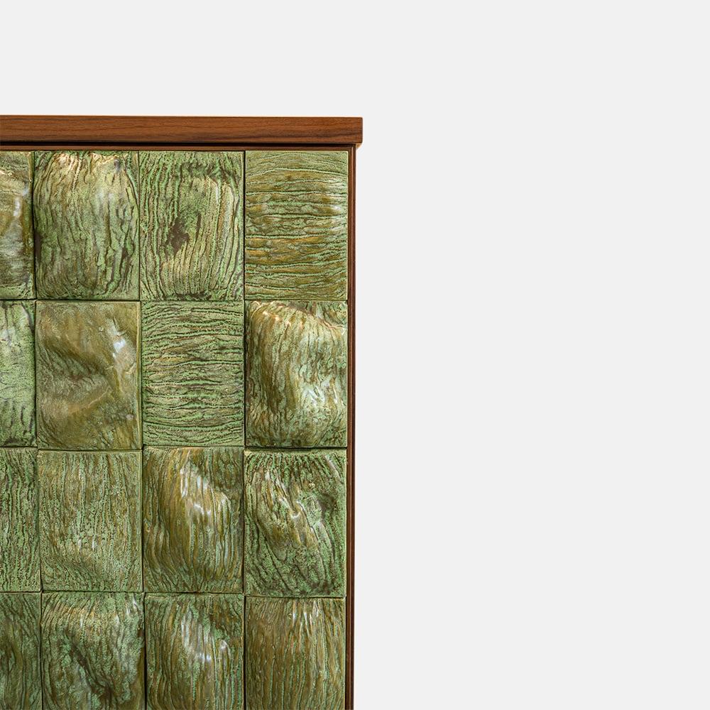 dokulu panel büfe dolabı, seramik efekt kapaklı modern büfe, ceviz gövdeli tasarım konsol, özel üretim büfe mobilya, ısmarlama depolama ünitesi