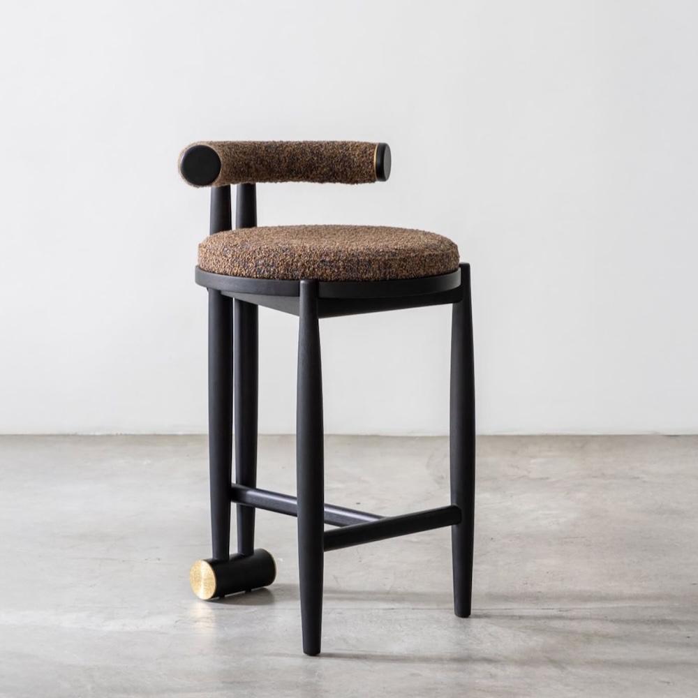 özel üretim bar sandalyesi, özel ölçü bar taburesi, masif ahşap bar stool, heykelsi modern bar sandalyesi, ısmarlama tasarım bar koltuğu