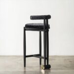 özel üretim bar sandalyesi, özel ölçü bar taburesi, masif ahşap bar stool, heykelsi modern bar sandalyesi, ısmarlama tasarım bar koltuğu