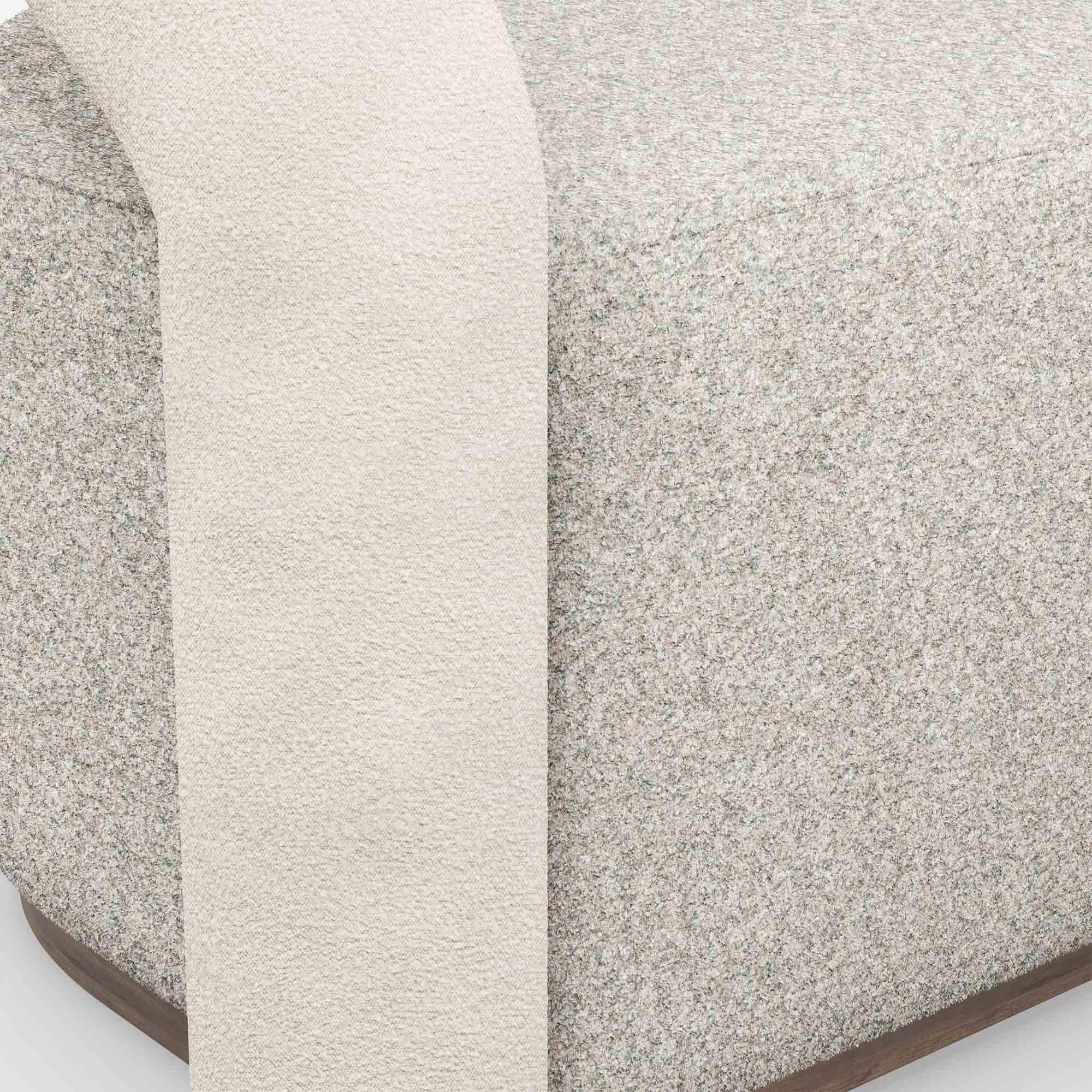 organik form berjer koltuk, özel üretim kavisli berjer, özel ölçü bukle kumaş koltuk, ısmarlama modern berjer tasarımı, heykelsi tek kol form koltuk