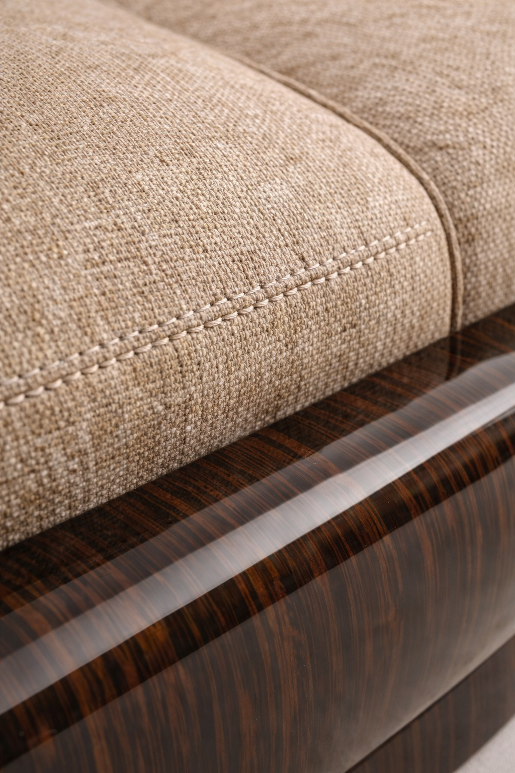 özel üretim yarım daire kanepe, özel ölçü modüler kanepe tasarımı, ısmarlama lounge oturma grubu, ahşap detaylı modern kanepe, organik form büyük kanepe