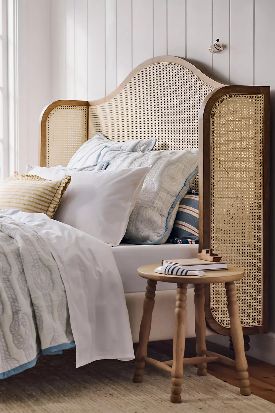 rattan hasır karyola, ahşap başlıklı doğal yatak, özel üretim karyola tasarımı, sipariş mobilya karyola, ısmarlama yatak odası mobilyası