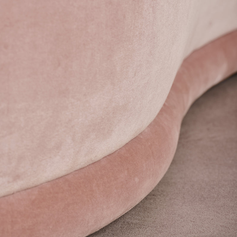 özel üretim kavisli kanepe, özel ölçü pembe kadife kanepe, ısmarlama organik form kanepe, modern lounge kavisli koltuk, yumuşak hatlı tasarım kanepe