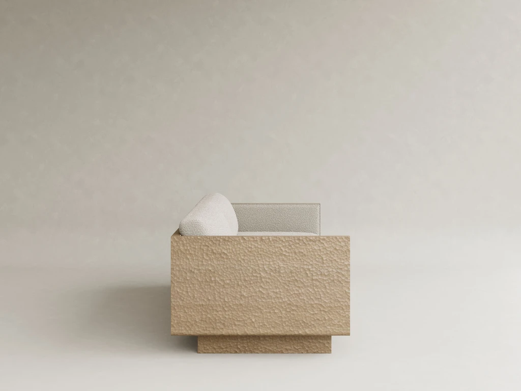 dokulu ahşap çerçeveli kanepe özel üretim, el işçiligi yan panelli kanepe özel ölçü sipariş mobilya, ısmarlama mobilya modern minimal kanepe tasarım, naturel ton kanepe boucle kumaş detaylı, mimari form kanepe ahşap çerçeve tasarım