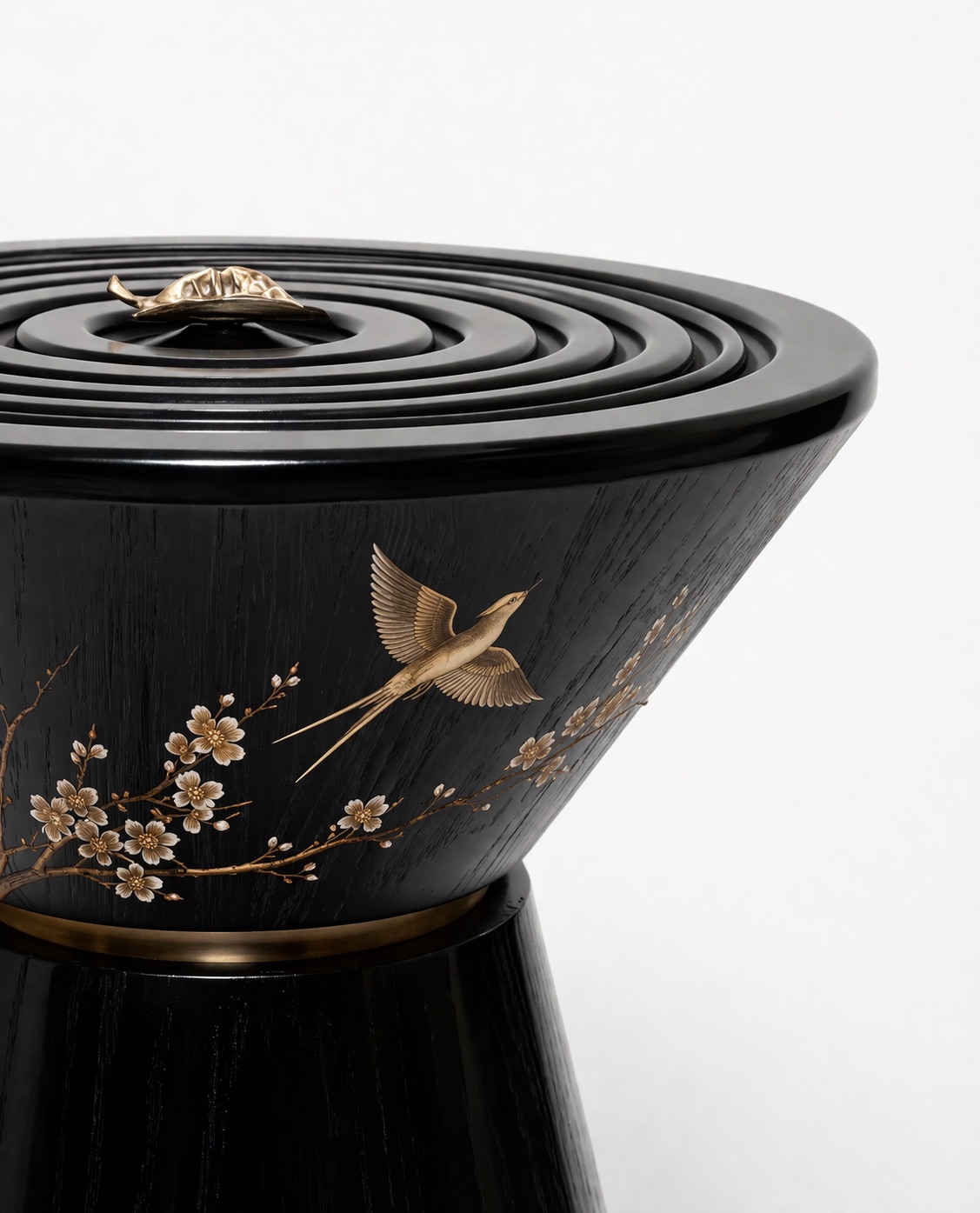 oyma detaylı siyah sehpa, konik form modern yan sehpa, özel üretim heykelsi sehpa, sipariş mobilya dekoratif sehpa, ısmarlama ahşap sehpa