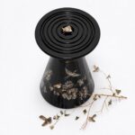 oyma detaylı siyah sehpa, konik form modern yan sehpa, özel üretim heykelsi sehpa, sipariş mobilya dekoratif sehpa, ısmarlama ahşap sehpa