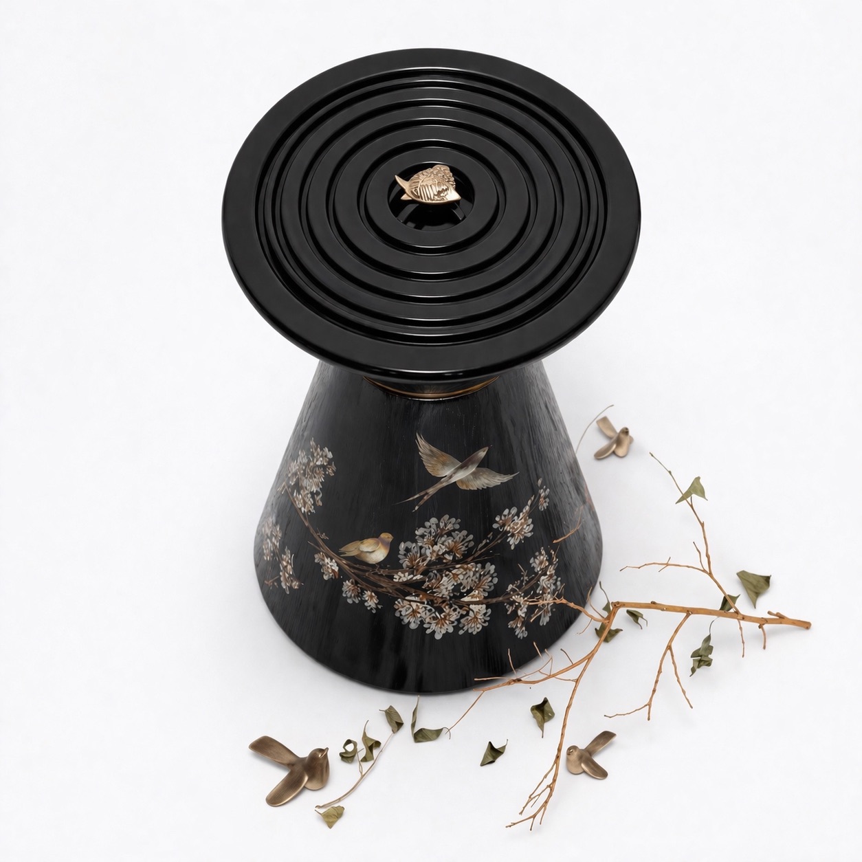 oyma detaylı siyah sehpa, konik form modern yan sehpa, özel üretim heykelsi sehpa, sipariş mobilya dekoratif sehpa, ısmarlama ahşap sehpa