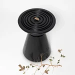 oyma detaylı siyah sehpa, konik form modern yan sehpa, özel üretim heykelsi sehpa, sipariş mobilya dekoratif sehpa, ısmarlama ahşap sehpa