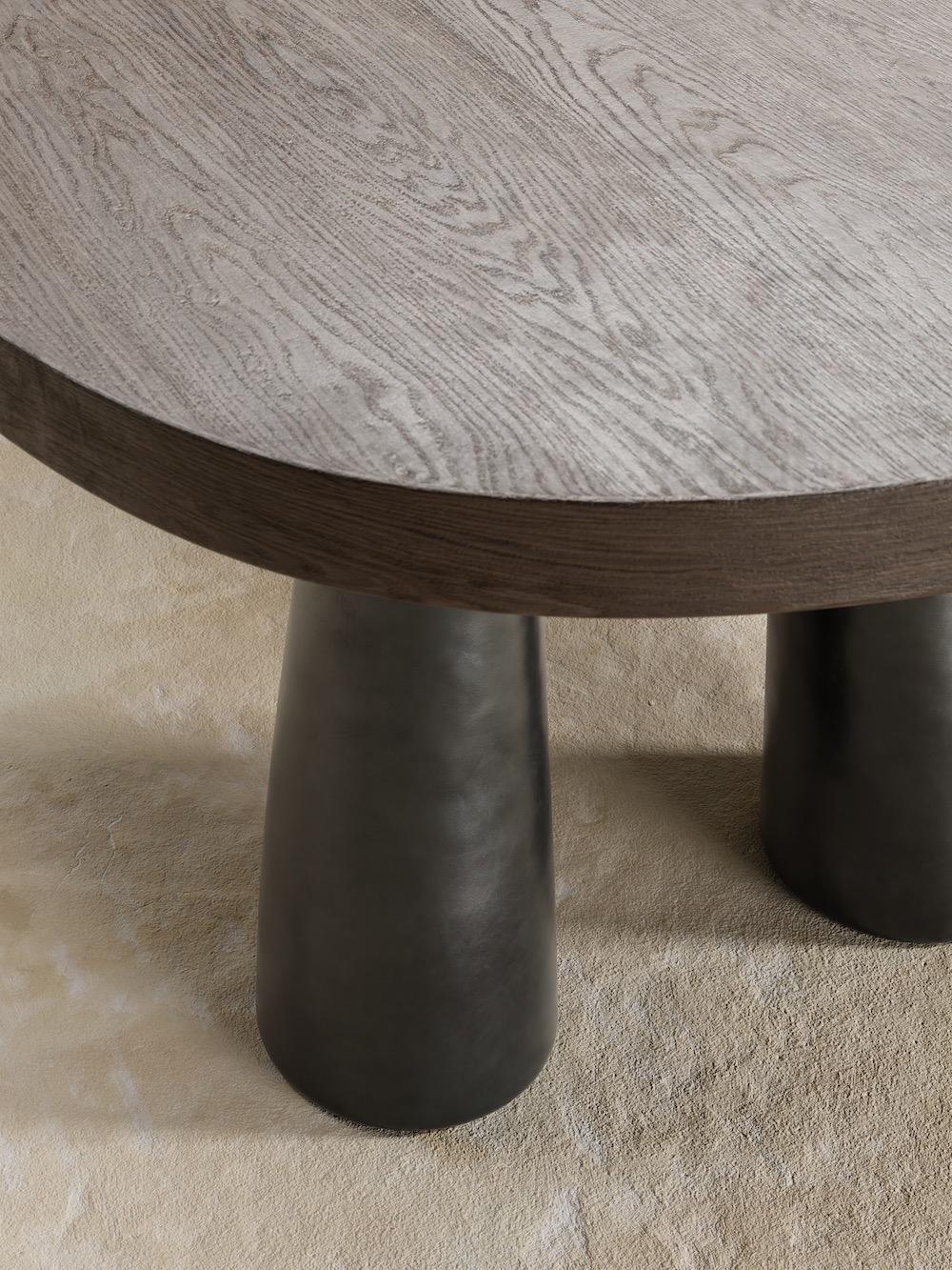 organik oval yemek masasi, contemporary luxury dining table, ozel uretim meşe masa, sculptural seramik ayakli masa, collectible modern dining table