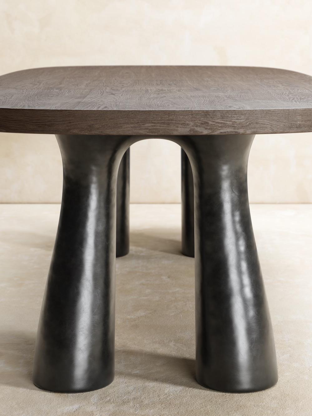 organik oval yemek masasi, contemporary luxury dining table, ozel uretim meşe masa, sculptural seramik ayakli masa, collectible modern dining table