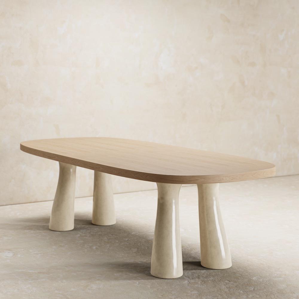 organik oval yemek masasi, contemporary luxury dining table, ozel uretim meşe masa, sculptural seramik ayakli masa, collectible modern dining table