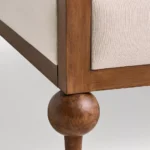 kavisli başlıklı özel üretim karyola, krem döşemeli özel ölçü yatak, ceviz ahşap çerçeveli sipariş mobilya karyola, topuz ayaklı ısmarlama mobilya yatak, modern klasik luxury karyola