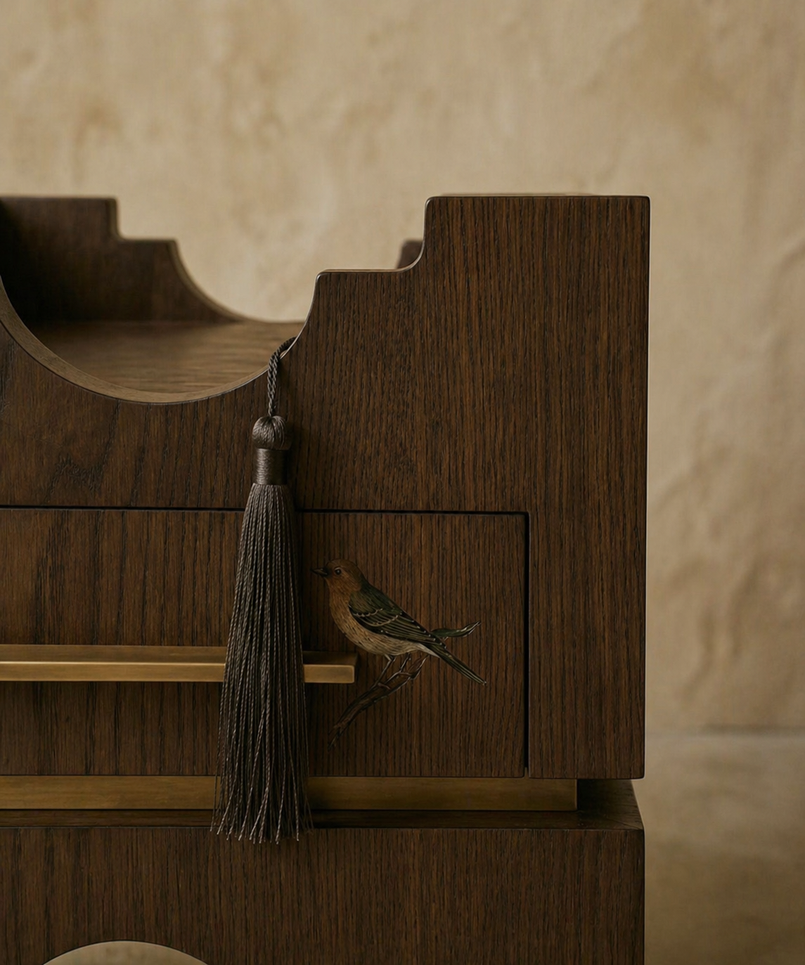 kemer detaylı modern komodin, ceviz brutalist nightstand, özel üretim contemporary komodin, çekmeceli sculptural yan sehpa, artisan tasarım luxury bedside table